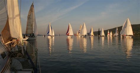 The regatta starts in oslo for ordinary sailboats and in son for old yachts. Værbrief for Færderseilasen 2018