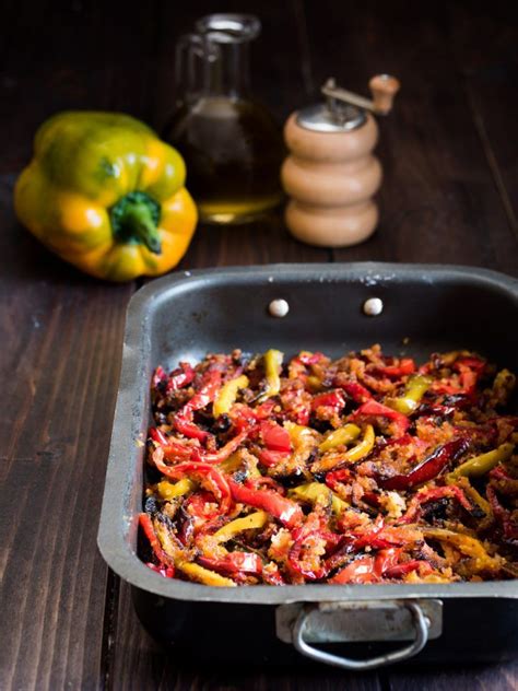 Peperoni arrostiti al forno, spellati e conditi, perfetti per accompagnare piatti di carne e pesce. Peperoni panati al forno | Ricette, Ricette contorni, Idee ...