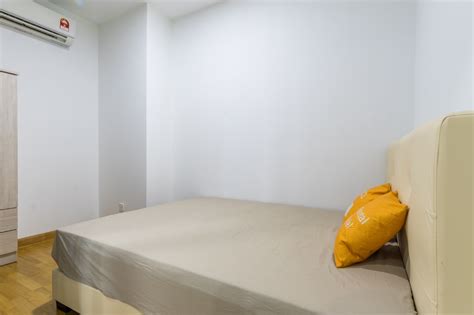 This station serves the local population of university of malaya and neighbouring kampung kerinchi, pantai dalam and pantai hill park. Middle room for rent at KL Gateway Bangsar South ...