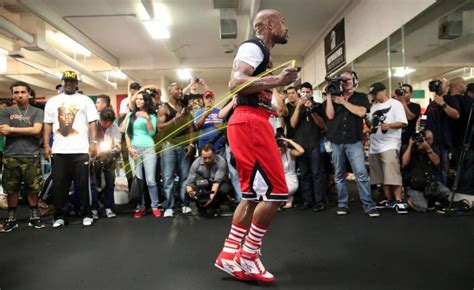 Check out these 3 ways you can learn the boxer skip tutorial. Why Boxers Jump Rope - Benefits Of Skipping For Fighters - Boxing Addicts