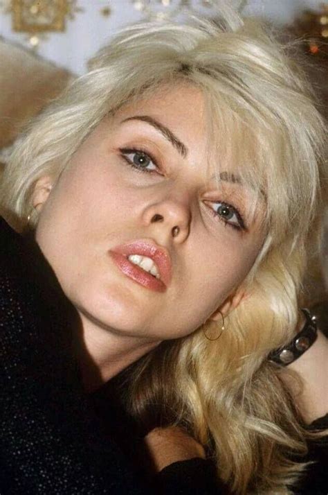 Pin By Ronnie Carnwath On Sunday Girl Debbie Harry Blondie Debbie Harry Deborah Harry Blondie