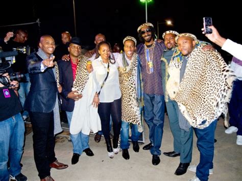 Amazulu traditional prime minister, prince mangosuthu buthelezi, has confirmed that king misuzulu kazwelithini has been put on the throne amid support from the royal family. Snoop Lion receives royal Zulu approval