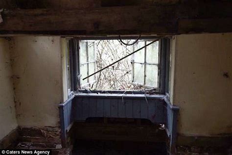 Eerie Pictures Show Abandoned Set Where Tots Tv Was Filmed Daily Mail