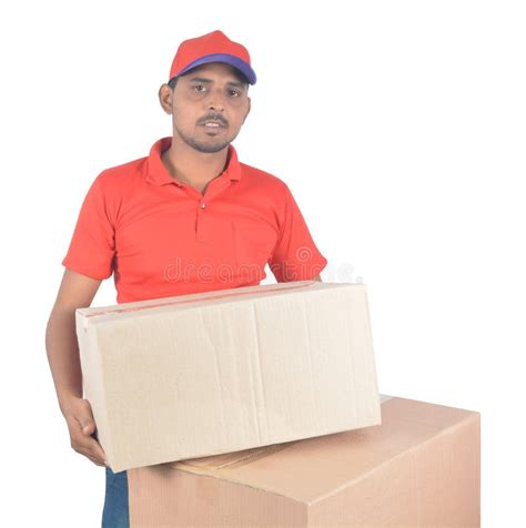 Homem De Entrega Que Guarda Caixas Da Caixa No Uniforme Foto de Stock Imagem de chapéu fundo