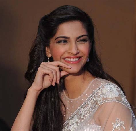 Actress Sonam Kapoors Diamond Necklace Stolen From Her House 92 News