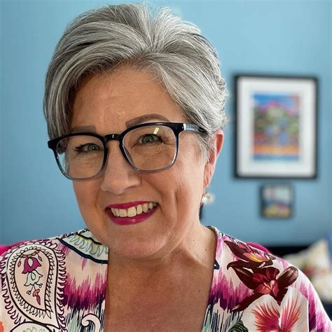 21 Most Flattering Pixie Cuts For Older Ladies With Glasses 2023