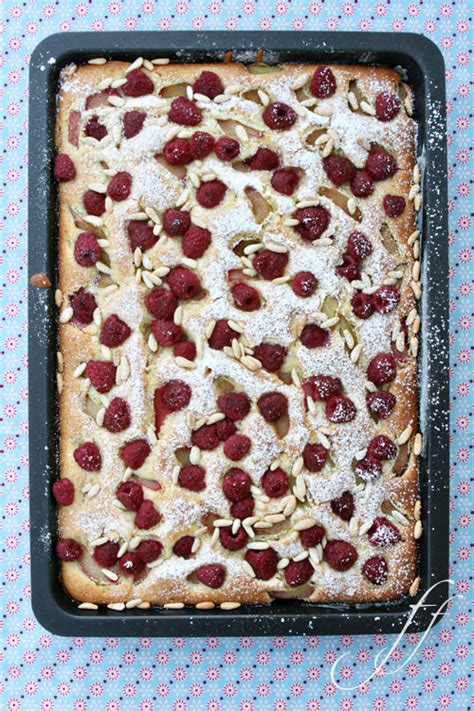 Check spelling or type a new query. Torta allo yogurt con rabarbaro e lamponi : foto e fornelli