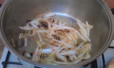 La pasta con i broccoletti o sparacelli, un piatto semplice della cucina siciliana. COME MANGIO IO: Pasta chi Sparaceddi ......e pistacchi ...