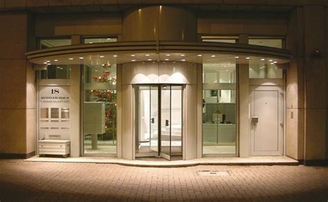 Asset management, capital markets, corporate finance und private banking. Wie Private Banker ihre Konkurrenz bewerten