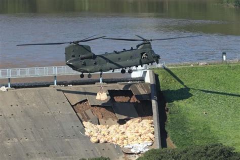 whaley bridge flooding raf chinook helicopter drops…