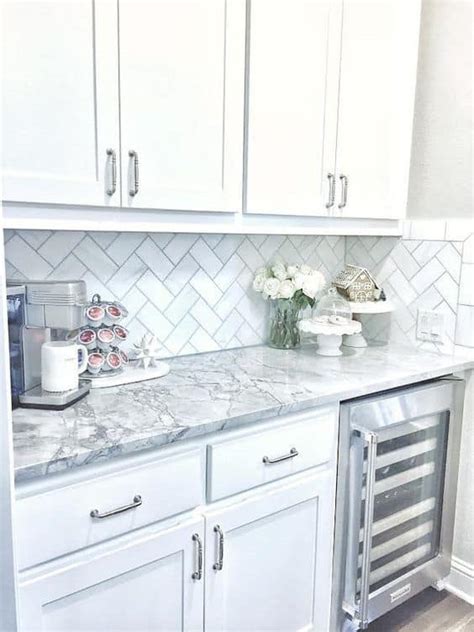 As for which colors of hardware go best with white cabinetry—almost anything. 28 Antique White Kitchen Cabinets Ideas in 2019 - Liquid Image