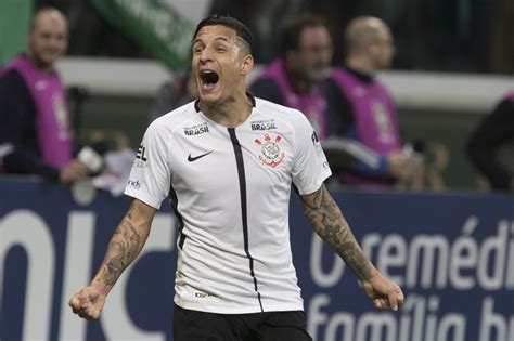 Guilherme arana of corinthians in action during the match between corinthians and santos for the brasileirao series a 2017 at arena corinthians stadium on june 03, 2017 in sao paulo, brazil. Campeão brasileiro duas vezes pelo Timão, Guilherme Arana ...