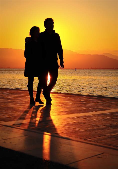 Love Couple Wallpapers Top Free Love Couple Backgrounds Wallpaperaccess