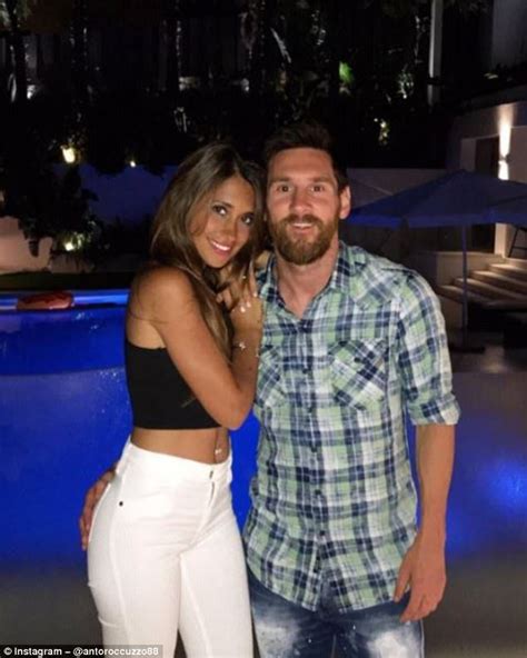 Lionel Messi And Antonella Roccuzzo S Heartwarming Moment In Spain