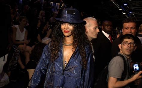 Cbs Pulls Rihanna Song From Nfl Broadcast Amid Ray Rice Domestic