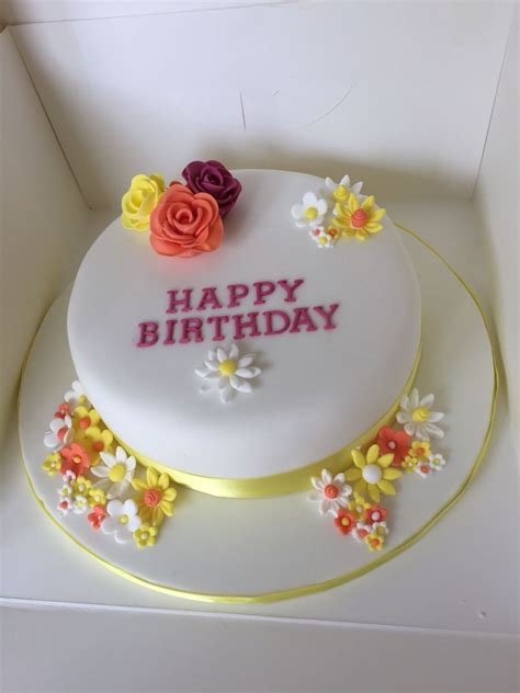 You can write names of your wife husband relatives parents and. Simple flower birthday cake | Cake designs birthday