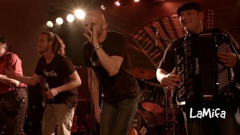 Un côté vintage classe et elles ont. Les bretelles s'en mêlent 2015 - (Retour) - par la Cie d ...