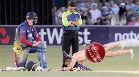The Boldest Streaker Ever Naked Cricket Fan Gets More Than Just Leg Before Wicket Mirror Online