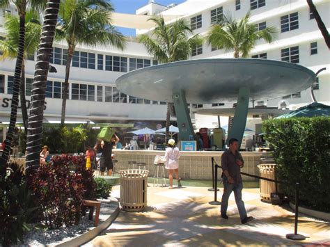 Clevelander Hotel S Pool And Patio Florida Beach Bar