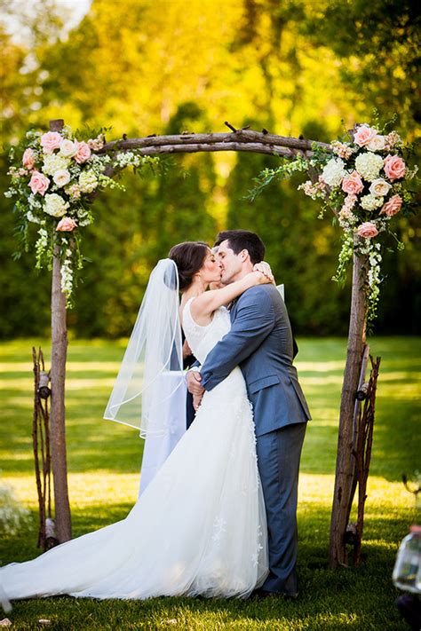 25 Chic and Easy Rustic Wedding Arch/Altar Ideas for DIY Brides