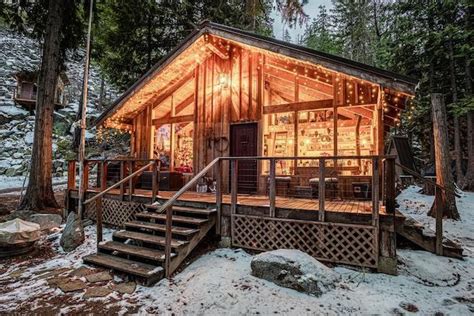 This Icicle Island Cabin Will Get You In The Holiday Spirit Laptrinhx