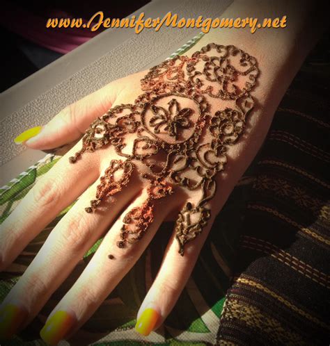 An airbrush & henna art co. Henna Body Art by Jennifer Montgomery Henna Artist ...