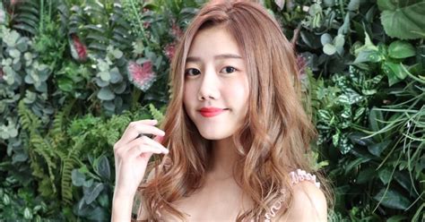 สีน้ำตาล หรือ สีดำสนิท สาวผิวคล้ำที่ผทสีเข้มจะช่วยให้หน้าของสาว ๆ สว่างมากขึ้นแนะนำว่าอย่าไป. สีผม Bambi Brown ที่ Lusrica Salon