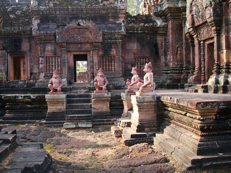 Asisbiz Banteay Srei 10th Century Architecture Inner Sanctuary Area 06