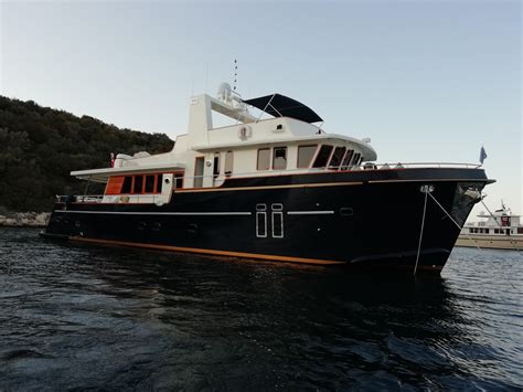 2011 Custom Luxury Trawler Yacht A Motor Barco En Venta Yachtworldes