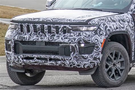 2022 Jeep Grand Cherokee Wl Spied With Grand Wagoneer Styling Cues