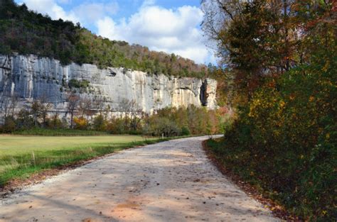 10 Country Roads In Arkansas That Are Pure Bliss In The Fall