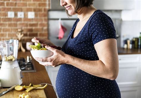 Pregnant Woman Eat Healthy Food Premium Image By Healthy