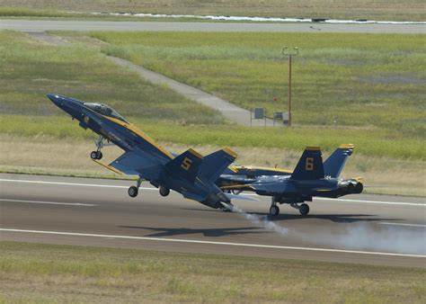 Sailors With The Blue Angels Perform Takeoff Maneuvers Flickr