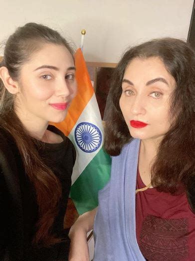 Meet Zara The Beautiful Daughter Of Salma Agha Whos Working In Bollywood