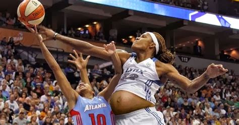 The Big Picture Heavily Pregnant Us Woman Participate In Basket Ball