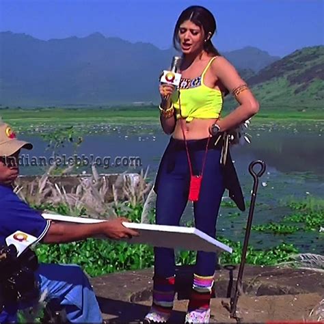 Pooja Batra Hot Pics Hd Caps From Nayak Hindi Movie