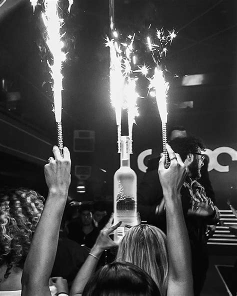 Champagneshowers Drinks Lifestyle Booze Danceparty Topclubs Bottleservice Clubli