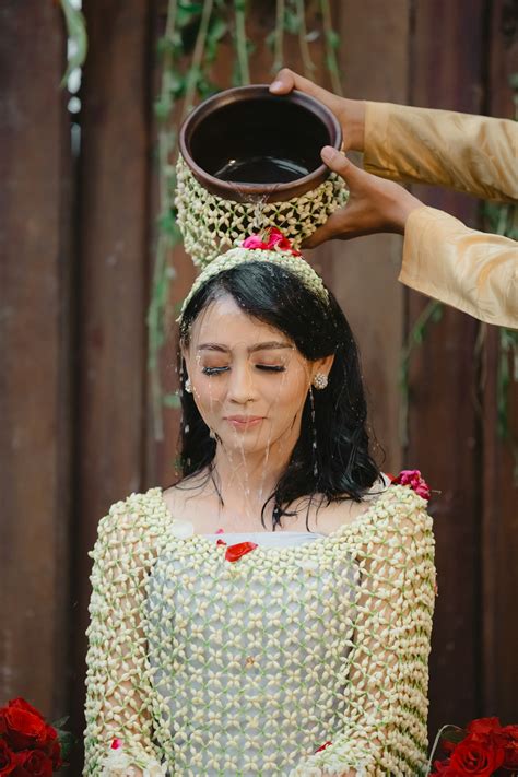 Ritual Siraman Dalam Pernikahan Adat Jawa Dan Maknanya Fabdayid