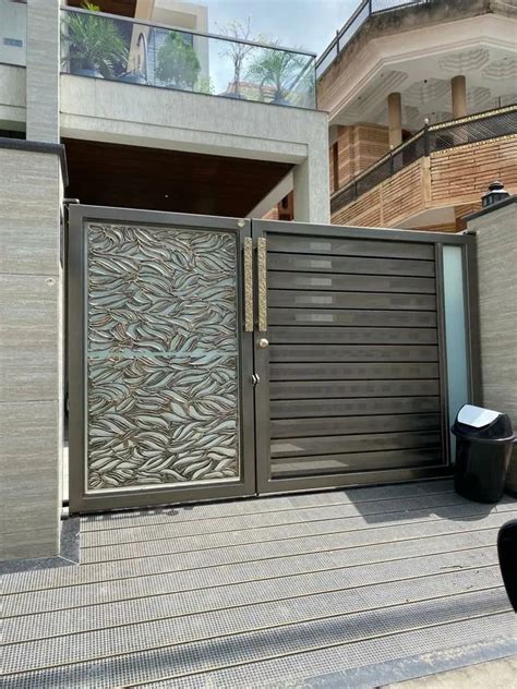 Iron New glass gate at Rs 1500/sq ft in Jaipur | ID: 26460821833