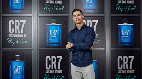 Rekord Cristiano Ronaldo Ist Der Erste Fußball Milliardär