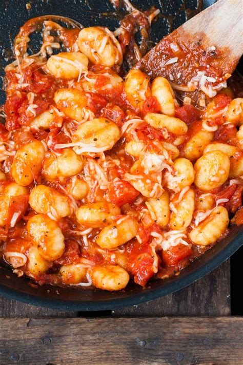 15 Minuten Gnocchi Mit Tomatensauce Und Mozzarella Rezept Gnocchi Mit Tomatensauce Rezepte