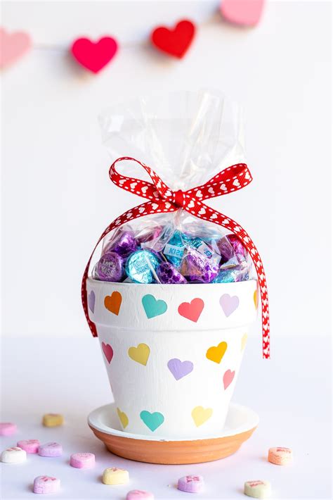 How To Make An Easy Valentines Day Flower Pot
