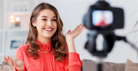 How To Become A Successful Vlogger Youtuber Weeklyhow