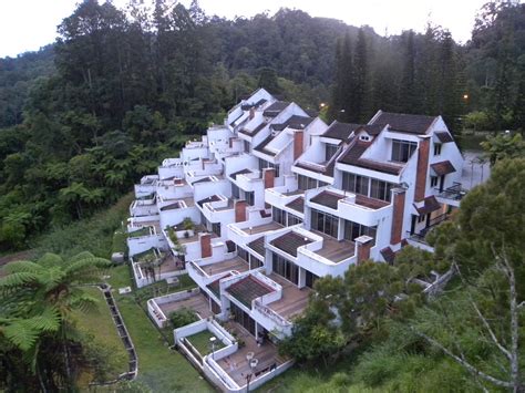 Fraser's hill, or bukit fraser, is spread over seven hills straddling the pahang/selangor border just over 100km north of kuala lumpur.it is an area of unspoilt rain forests and rich biodiversity. mY jOurNey..::~~: Family Trip - Edisi Panjat Bukit Fraser