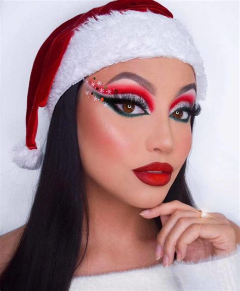 The Merriest Christmas Makeup Looks To Recreate This Season Fashionisers©