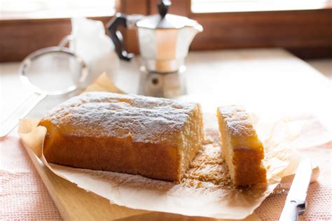 Preriscaldate il forno a 180°. Plumcake allo yogurt sofficissimo - E' Quasi Magia in Cucina
