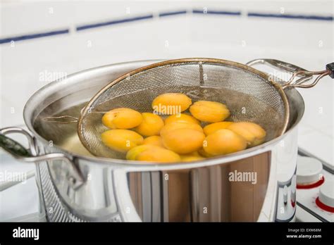 Blanching Hi Res Stock Photography And Images Alamy
