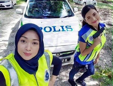 Payung terjun 69komando terbelit semasa pertunjukan pisc2019 pdrm 69komando vat69. Polis Wanita Malaysia Diantara Polis Wanita Tercantik Di Dunia