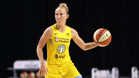 Skys Courtney Vandersloot First In Wnba To Average 10 Assists Abc7