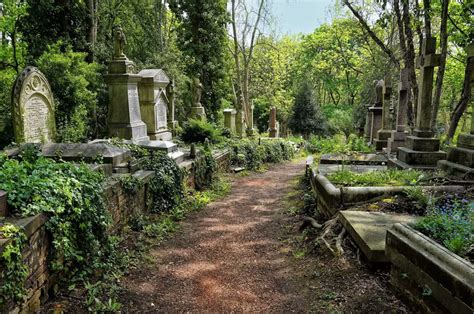 10 Of The Worlds Most Beautiful Cemeteries Worth Visiting
